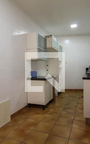 Casa à venda com 360m², 2 quartos e 1 vaga Casa à venda com 360m², 2 quartos e 1 vagaCozinha