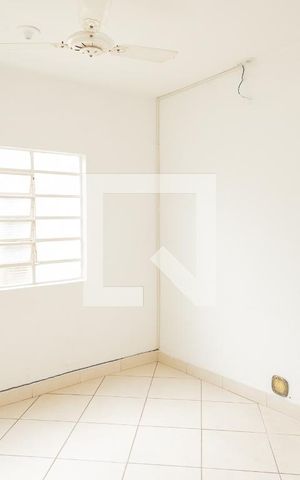Casa à venda com 256m², 2 quartos e 2 vagas Casa à venda com 256m², 2 quartos e 2 vagasCopa