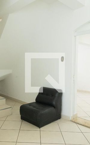 Casa à venda com 256m², 2 quartos e 2 vagas Casa à venda com 256m², 2 quartos e 2 vagasSala
