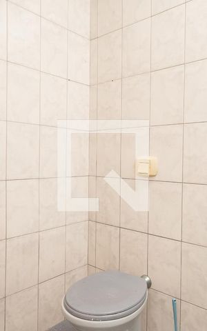 Casa à venda com 256m², 2 quartos e 2 vagas Casa à venda com 256m², 2 quartos e 2 vagasBanheiro de serviço