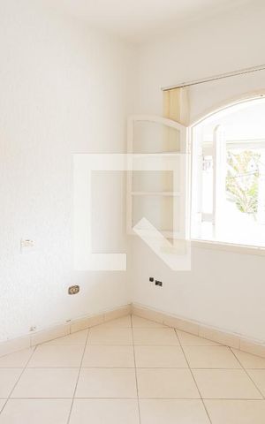 Casa à venda com 256m², 2 quartos e 2 vagas Casa à venda com 256m², 2 quartos e 2 vagasSuíte