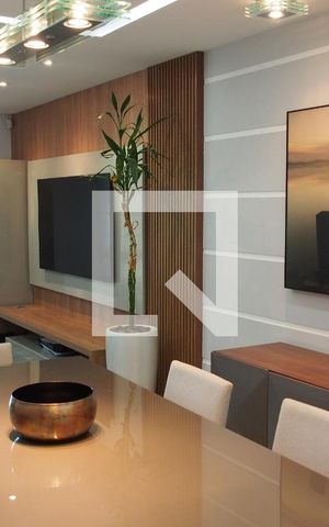 Casa à venda com 286m², 4 quartos e 4 vagasSala