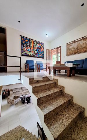 Casa para alugar com 350m², 5 quartos e 4 vagasEscada
