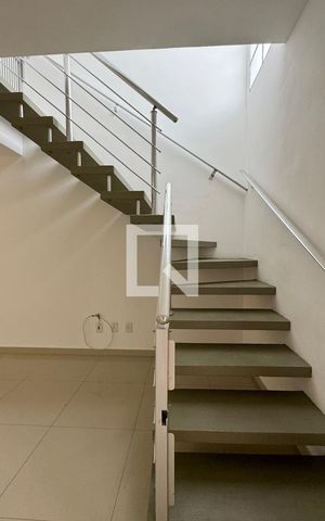 Casa de condomínio à venda com 110m², 2 quartos e 2 vagasEscada