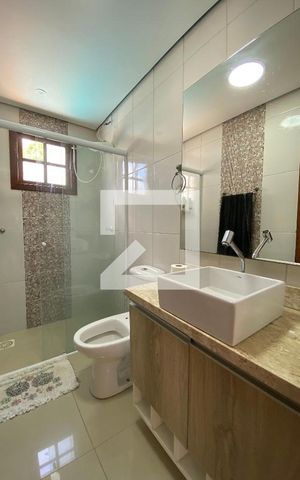 Casa à venda com 400m², 3 quartos e 2 vagas Casa à venda com 400m², 3 quartos e 2 vagasBanheiro Social