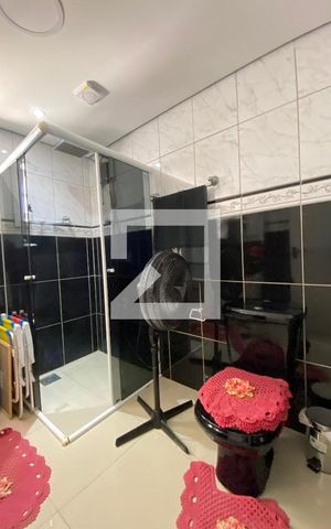Casa à venda com 400m², 3 quartos e 2 vagas Casa à venda com 400m², 3 quartos e 2 vagasBanheiro Quarto
