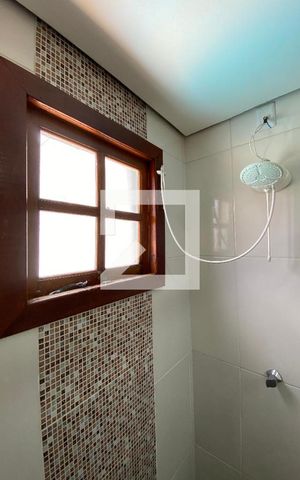 Casa à venda com 400m², 3 quartos e 2 vagas Casa à venda com 400m², 3 quartos e 2 vagasBanheiro Social