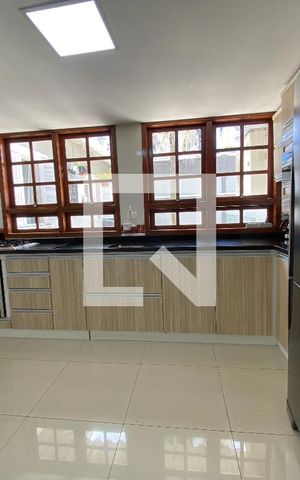 Casa à venda com 400m², 3 quartos e 2 vagas Casa à venda com 400m², 3 quartos e 2 vagasCozinha