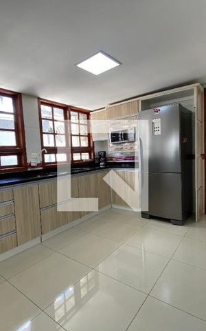 Casa à venda com 400m², 3 quartos e 2 vagas Casa à venda com 400m², 3 quartos e 2 vagasCozinha