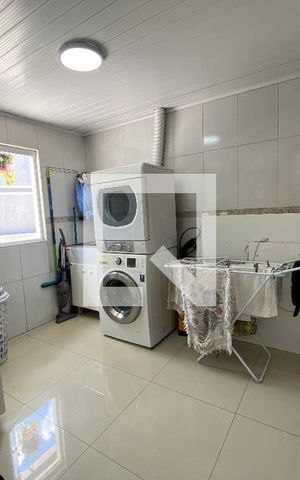 Casa à venda com 400m², 3 quartos e 2 vagas Casa à venda com 400m², 3 quartos e 2 vagasLavanderia