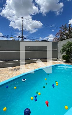Casa à venda com 400m², 3 quartos e 2 vagas Casa à venda com 400m², 3 quartos e 2 vagasÁrea comum