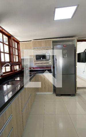 Casa à venda com 400m², 3 quartos e 2 vagas Casa à venda com 400m², 3 quartos e 2 vagasCozinha