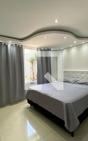 Casa à venda com 400m², 3 quartos e 2 vagas Casa à venda com 400m², 3 quartos e 2 vagasQuarto