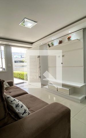 Casa à venda com 400m², 3 quartos e 2 vagas Casa à venda com 400m², 3 quartos e 2 vagasSala