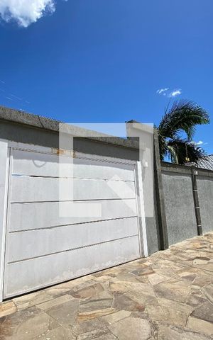 Casa à venda com 400m², 3 quartos e 2 vagas Casa à venda com 400m², 3 quartos e 2 vagasFachada