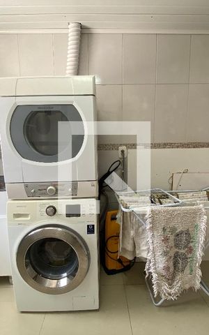 Casa à venda com 400m², 3 quartos e 2 vagas Casa à venda com 400m², 3 quartos e 2 vagasLavanderia
