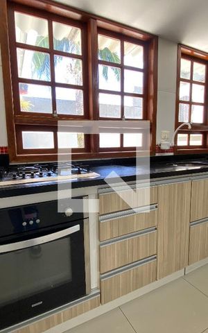 Casa à venda com 400m², 3 quartos e 2 vagas Casa à venda com 400m², 3 quartos e 2 vagasCozinha