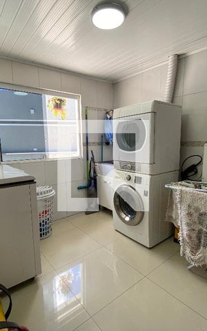 Casa à venda com 400m², 3 quartos e 2 vagas Casa à venda com 400m², 3 quartos e 2 vagasLavanderia