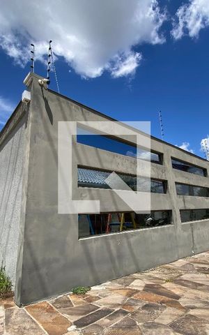 Casa à venda com 400m², 3 quartos e 2 vagas Casa à venda com 400m², 3 quartos e 2 vagasFachada