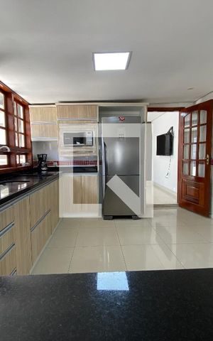 Casa à venda com 400m², 3 quartos e 2 vagas Casa à venda com 400m², 3 quartos e 2 vagasCozinha