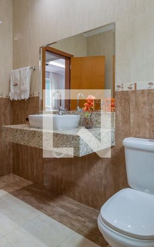 Casa à venda com 258m², 3 quartos e 3 vagas Casa à venda com 258m², 3 quartos e 3 vagasLavabo