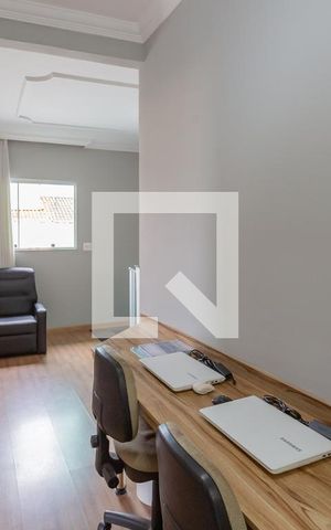 Casa à venda com 258m², 3 quartos e 3 vagas Casa à venda com 258m², 3 quartos e 3 vagasCorredor