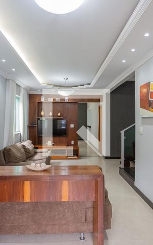 Casa à venda com 258m², 3 quartos e 3 vagas Casa à venda com 258m², 3 quartos e 3 vagasSala