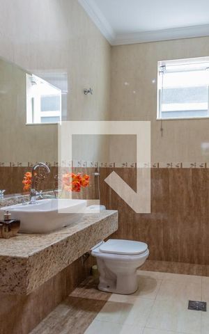 Casa à venda com 258m², 3 quartos e 3 vagas Casa à venda com 258m², 3 quartos e 3 vagasLavabo
