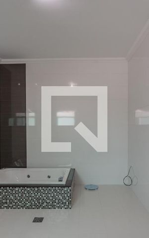 Casa à venda com 258m², 3 quartos e 3 vagas Casa à venda com 258m², 3 quartos e 3 vagasBanheiro da Suíte
