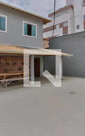 Casa à venda com 258m², 3 quartos e 3 vagas Casa à venda com 258m², 3 quartos e 3 vagasQuintal