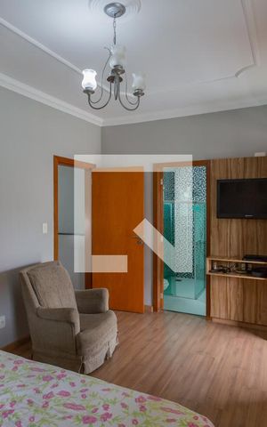 Casa à venda com 258m², 3 quartos e 3 vagas Casa à venda com 258m², 3 quartos e 3 vagasQuarto 3 - Suíte
