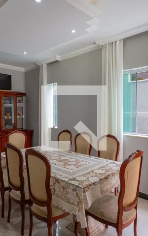 Casa à venda com 258m², 3 quartos e 3 vagas Casa à venda com 258m², 3 quartos e 3 vagasSala de Jantar