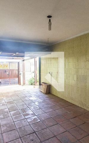 Casa à venda com 200m², 3 quartos e 2 vagas Casa à venda com 200m², 3 quartos e 2 vagasGaragem