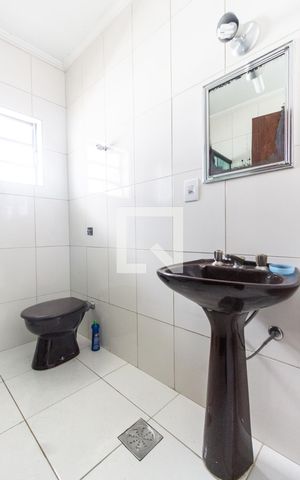 Casa à venda com 200m², 3 quartos e 2 vagas Casa à venda com 200m², 3 quartos e 2 vagasBanheiro do Quarto 1