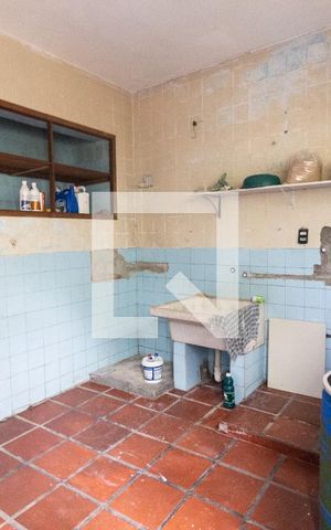 Casa à venda com 200m², 3 quartos e 2 vagas Casa à venda com 200m², 3 quartos e 2 vagasÁrea de serviço