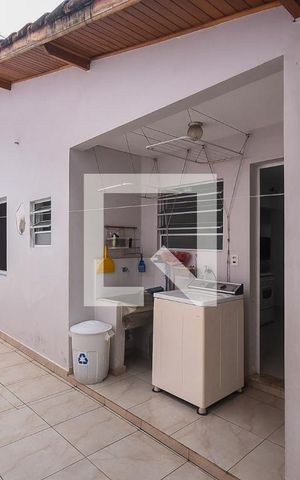 Casa à venda com 150m², 4 quartos e 2 vagas Casa à venda com 150m², 4 quartos e 2 vagasÁrea de Serviço 1
