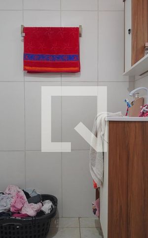 Casa para alugar com 60m², 2 quartos e 1 vaga Casa para alugar com 60m², 2 quartos e 1 vagaBanheiro