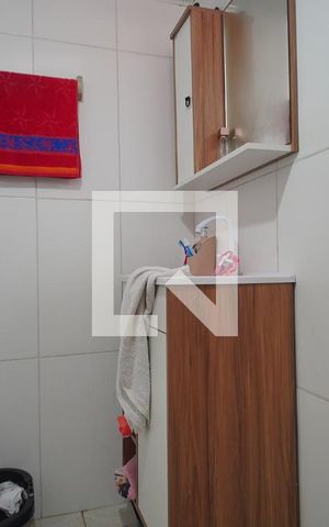 Casa para alugar com 60m², 2 quartos e 1 vaga Casa para alugar com 60m², 2 quartos e 1 vagaBanheiro