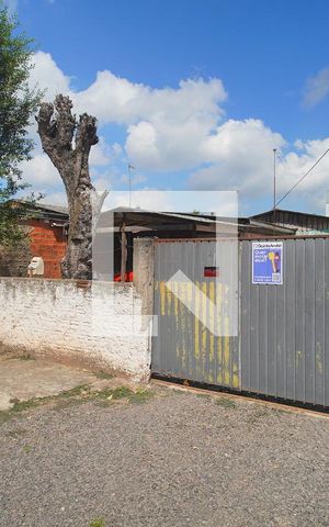 Casa para alugar com 60m², 2 quartos e 1 vaga Casa para alugar com 60m², 2 quartos e 1 vagaFachada