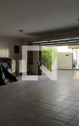 Casa à venda com 200m², 3 quartos e 4 vagas Casa à venda com 200m², 3 quartos e 4 vagasGaragem