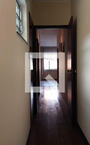 Casa à venda com 200m², 3 quartos e 4 vagas Casa à venda com 200m², 3 quartos e 4 vagasCorredor