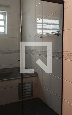 Casa à venda com 200m², 3 quartos e 4 vagas Casa à venda com 200m², 3 quartos e 4 vagasBanheiro da Suíte