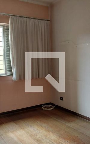 Casa à venda com 200m², 3 quartos e 4 vagas Casa à venda com 200m², 3 quartos e 4 vagasQuarto 2