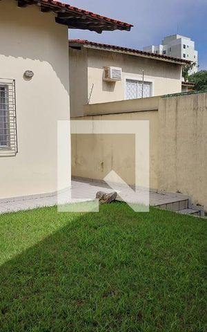Casa à venda com 200m², 3 quartos e 4 vagas Casa à venda com 200m², 3 quartos e 4 vagasQuintal