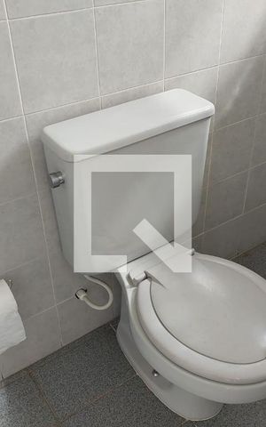 Casa à venda com 200m², 3 quartos e 4 vagas Casa à venda com 200m², 3 quartos e 4 vagasBanheiro de Serviço