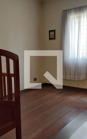 Casa à venda com 200m², 3 quartos e 4 vagas Casa à venda com 200m², 3 quartos e 4 vagasSuíte