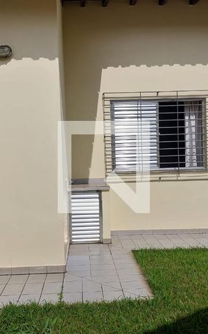 Casa à venda com 200m², 3 quartos e 4 vagas Casa à venda com 200m², 3 quartos e 4 vagasQuintal