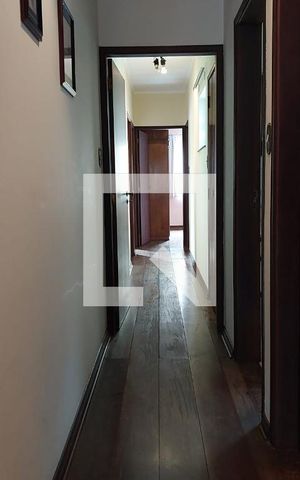 Casa à venda com 200m², 3 quartos e 4 vagas Casa à venda com 200m², 3 quartos e 4 vagasCorredor