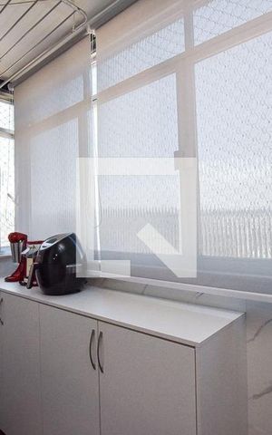 Apartamento à venda com 180m², 3 quartos e 2 vagas Apartamento à venda com 180m², 3 quartos e 2 vagasÁrea de Serviço