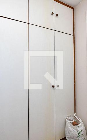 Apartamento à venda com 180m², 3 quartos e 2 vagas Apartamento à venda com 180m², 3 quartos e 2 vagasQuarto de Serviço
